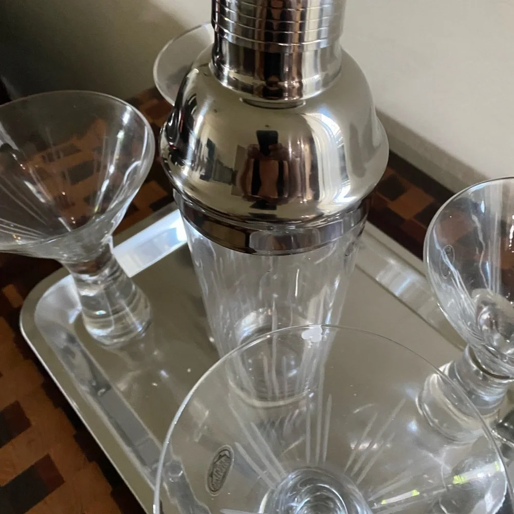Home Essentials Hex 11 Set 4 Martini Etched Glasses Cocktail Shaker and Tray